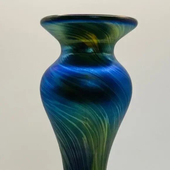 Orient & Flume Howell Vase • Iridescent Art Glass • Signed Studio Piece - Picture 5 of 9